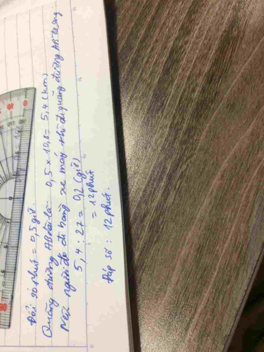 mot-nguoi-di-e-dap-tu-a-den-b-voi-van-toc-10-8km-gio-thi-het-30-phut-neu-nguoi-do-di-bang-e-may