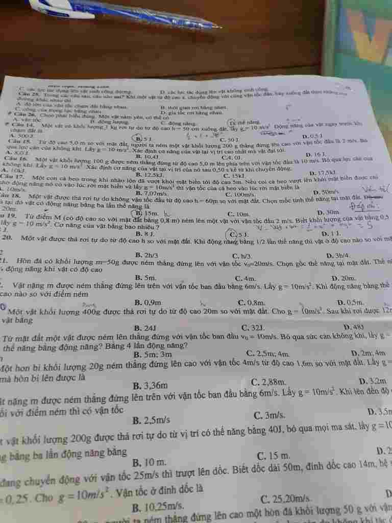 vat-nang-m-duoc-nem-thang-dung-len-tren-voi-van-toc-ban-dau-la-6m-s-lay-g-10m-s-khi-dong-nang-ba